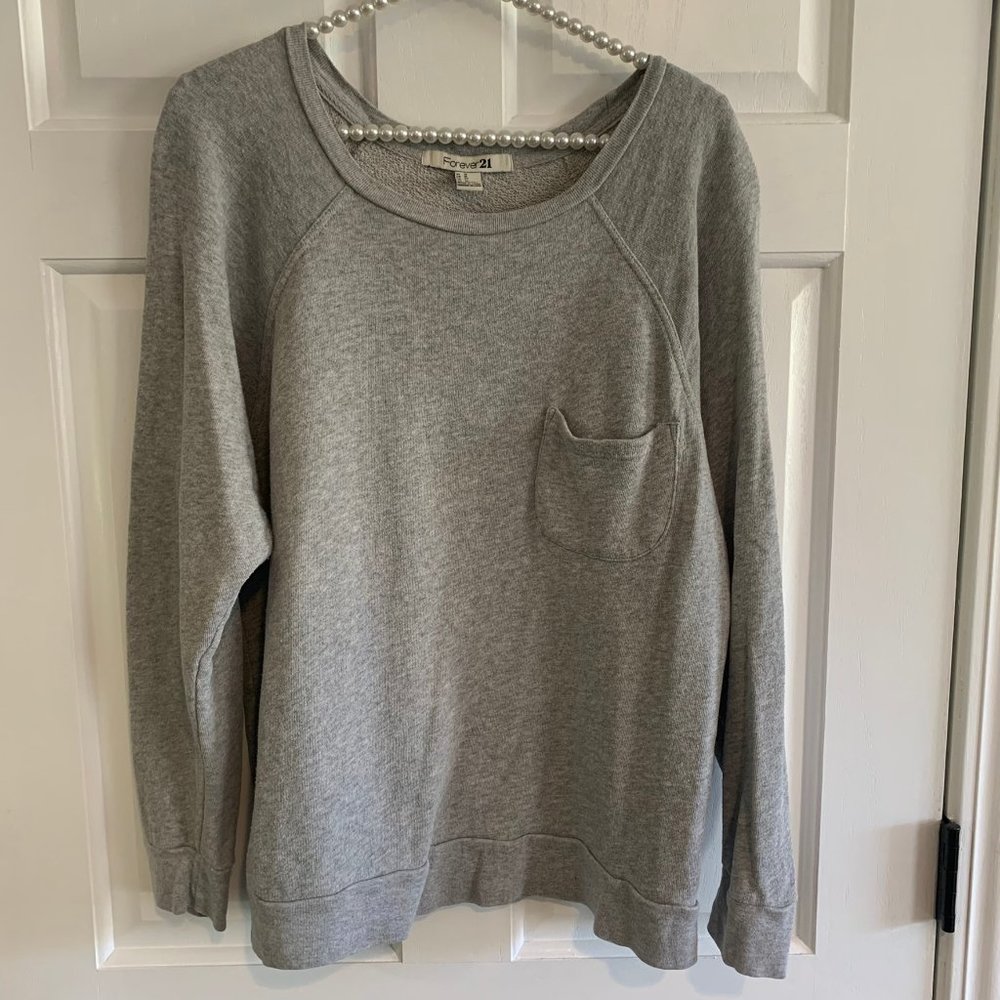 Forever 21 Ladies Gray Wide Neck Long Sleeve Pocket Sweatshirt Size 10
